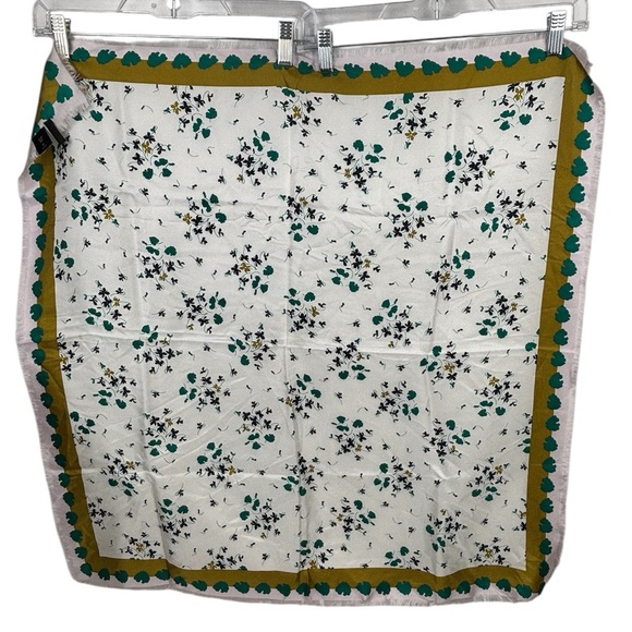 Ann Taylor 100% Silk Printed Scarf 30X30 White withh Green Floral Gold Luxury - Picture 2 of 6